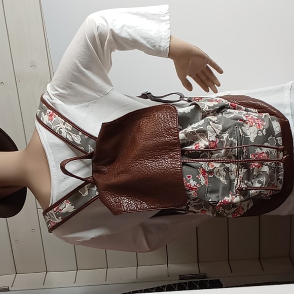Aeropostale. NYC- Gray & Floral Fabric Backpack w/Brown Faux Leather Flap & Trim - Picture 15 of 15